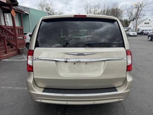 2014 Chrysler Town & Country Touring-L