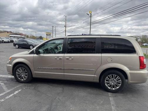 2014 Chrysler Town & Country Touring-L