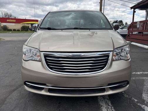 2014 Chrysler Town & Country Touring-L