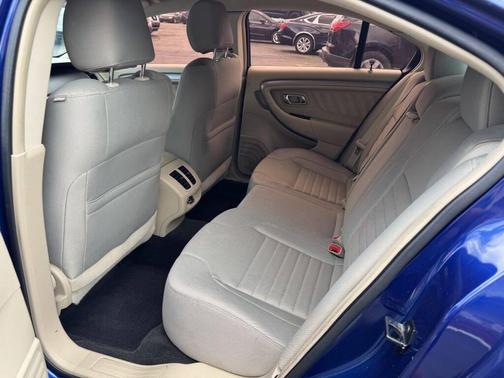 2015 Ford Taurus SE