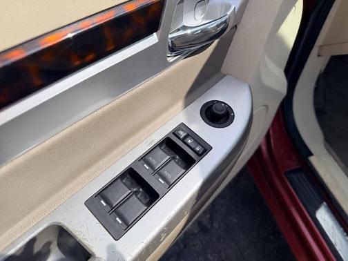 RED 2009 Chrysler Sebring Base