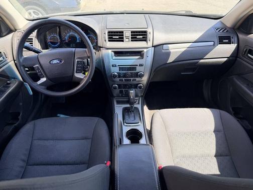 Tuxedo Black Metallic 2011 Ford Fusion SE