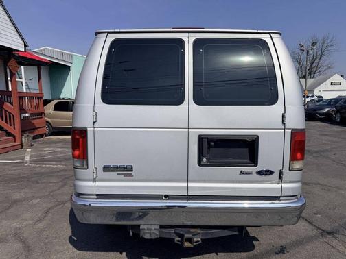 2011 Ford E350 Super Duty XL