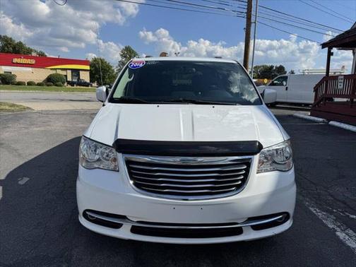 2016 Chrysler Town & Country Touring