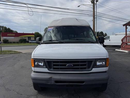 Oxford White Clearcoat 2007 Ford E250 Cargo Van