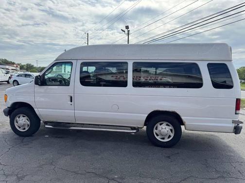 Oxford White Clearcoat 2007 Ford E250 Cargo Van