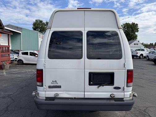 Oxford White Clearcoat 2007 Ford E250 Cargo Van
