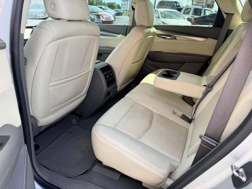 Radiant Silver Metallic 2017 Cadillac XT5 Luxury