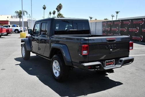 2023 Jeep Gladiator Sport