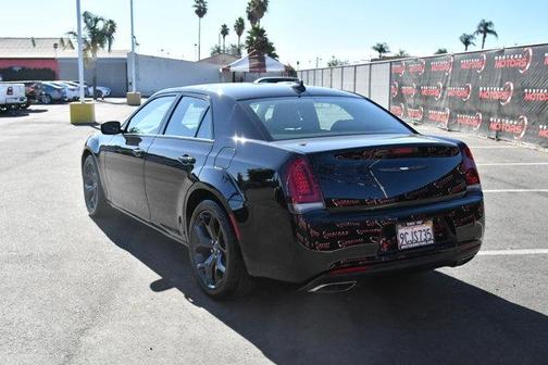 2022 Chrysler 300 Touring