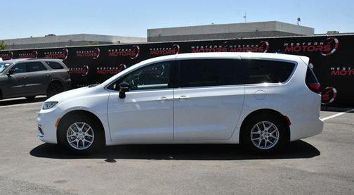 2024 Chrysler Pacifica Touring-L