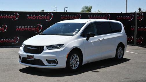 2024 Chrysler Pacifica Touring-L