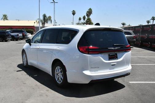 2024 Chrysler Pacifica Touring-L