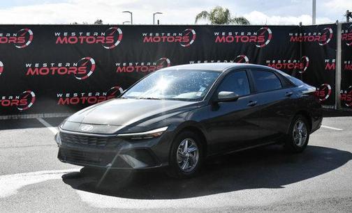 2025 Hyundai ELANTRA SE