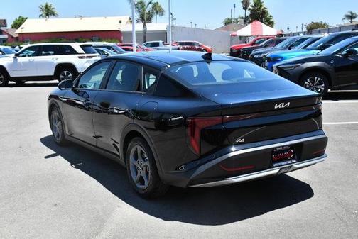 Aurora Black Pearl 2025 Kia K4