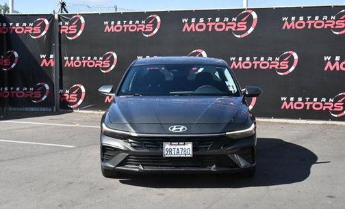 2025 Hyundai ELANTRA SE