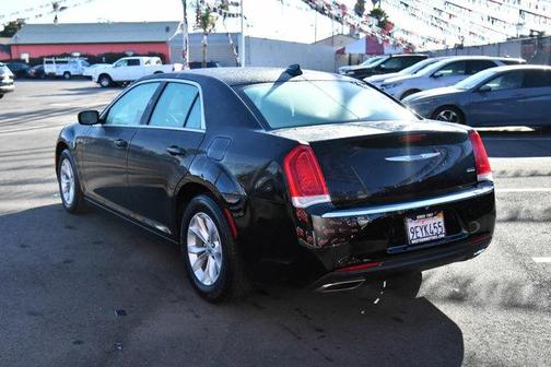 2023 Chrysler 300 Touring