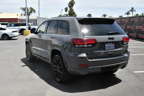 Sting Gray Clearcoat 2022 Jeep Grand Cherokee WK Laredo