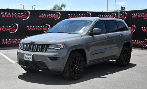Sting Gray Clearcoat 2022 Jeep Grand Cherokee WK Laredo