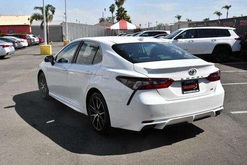 2024 Toyota Camry SE
