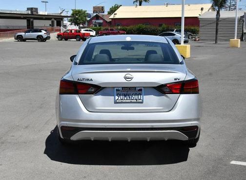 Brilliant Silver Metallic 2023 Nissan Altima 2.5 SV