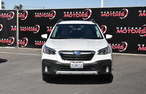 Crystal White Pearl 2022 Subaru Outback Limited
