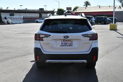 Crystal White Pearl 2022 Subaru Outback Limited