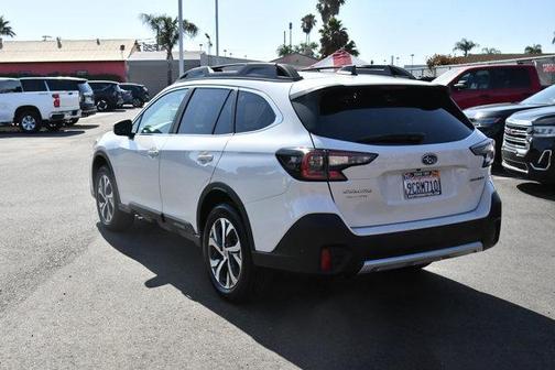 Crystal White Pearl 2022 Subaru Outback Limited