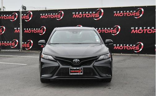 2024 Toyota Camry SE