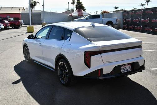 Snow White Pearl 2025 Kia K4 GT-Line