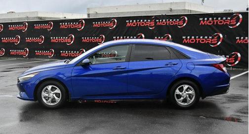 2023 Hyundai ELANTRA SE