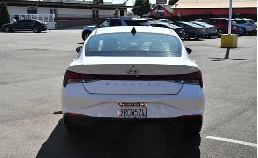 2021 Hyundai ELANTRA SE