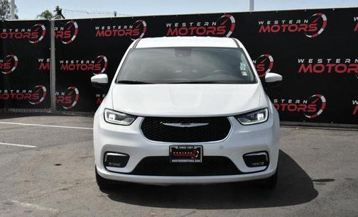 2023 Chrysler Pacifica Touring-L