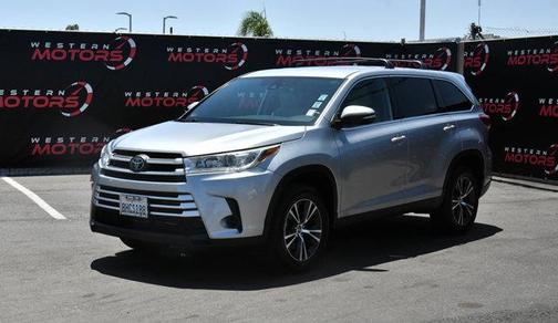 2019 Toyota Highlander LE