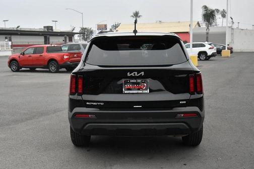 2023 Kia Sorento LX