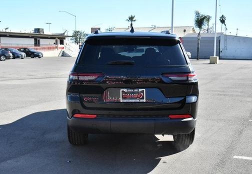 2023 Jeep Grand Cherokee L Laredo