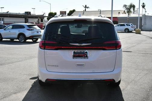 2022 Chrysler Pacifica Touring-L