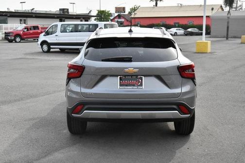 Sterling Gray Metallic 2025 Chevrolet Trax LT