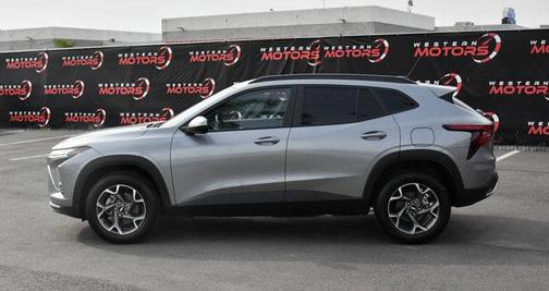 Sterling Gray Metallic 2025 Chevrolet Trax LT