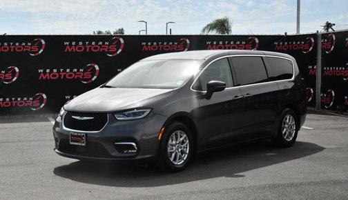 2023 Chrysler Pacifica Touring-L