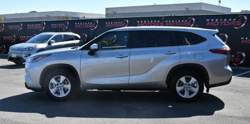 2024 Toyota Highlander LE