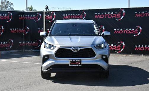 2024 Toyota Highlander LE
