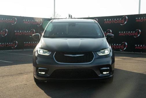 2023 Chrysler Pacifica Touring-L