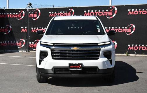 Summit White 2024 Chevrolet Traverse LT