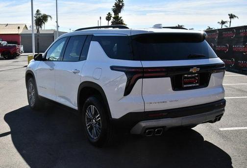 Summit White 2024 Chevrolet Traverse LT