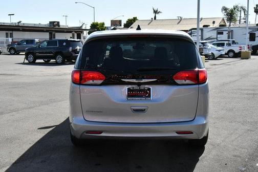 2023 Chrysler Voyager LX