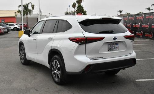 2022 Toyota Highlander Hybrid XLE