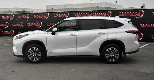 2022 Toyota Highlander Hybrid XLE