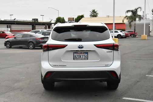 2022 Toyota Highlander Hybrid XLE
