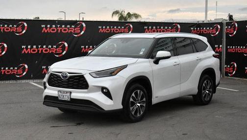 2022 Toyota Highlander Hybrid XLE